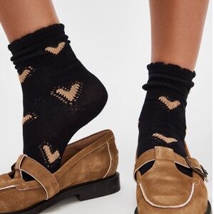 NWT FREE PEOPLE Cupids Bow Heart Print Socks Black OS